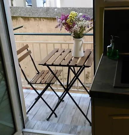 Vyronas Apartment